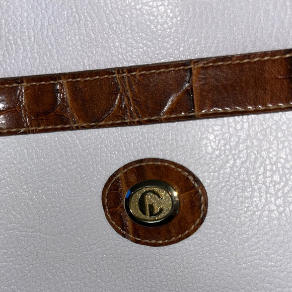 Vintage vegan leather white and brown purse handbag with detachable strap - Picture 6 of 13